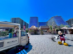 WHITE TITANIC Luxury SEA VIEW, Mamaia